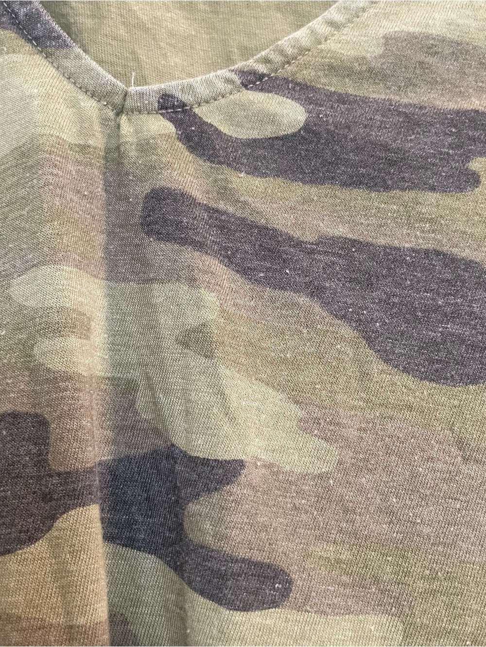 Lucky Brand Sleeveless Camo Top size Medium - Picture 2 of 3